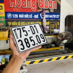 Gò đúc biển số ở Huế 