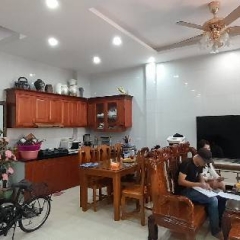 Nhỉnh 5 tỷ nhà Nguyễn Văn Cừ - Oto - 79 m2 - giáp cầu Chương Dương.