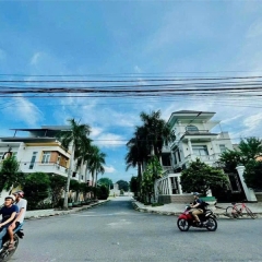 Bán gấp biệt thự trong KDC Tân Phong, trang bị đầy đủ nội thất cao cấp, sẵn sàng bán