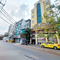 Bán khách sạn Gần Đường Nguyễn Thái Sơn, 37 phòng thu 3.6 tỷ .1 năm